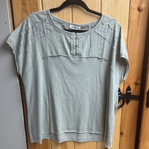 Women's Lace Sleeve Top -